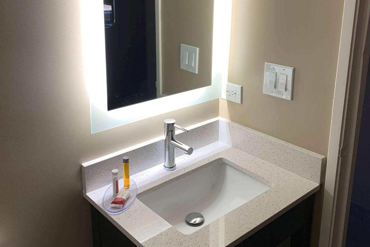Super 8 By Wyndham Joliet Hotel Ngoại thất bức ảnh