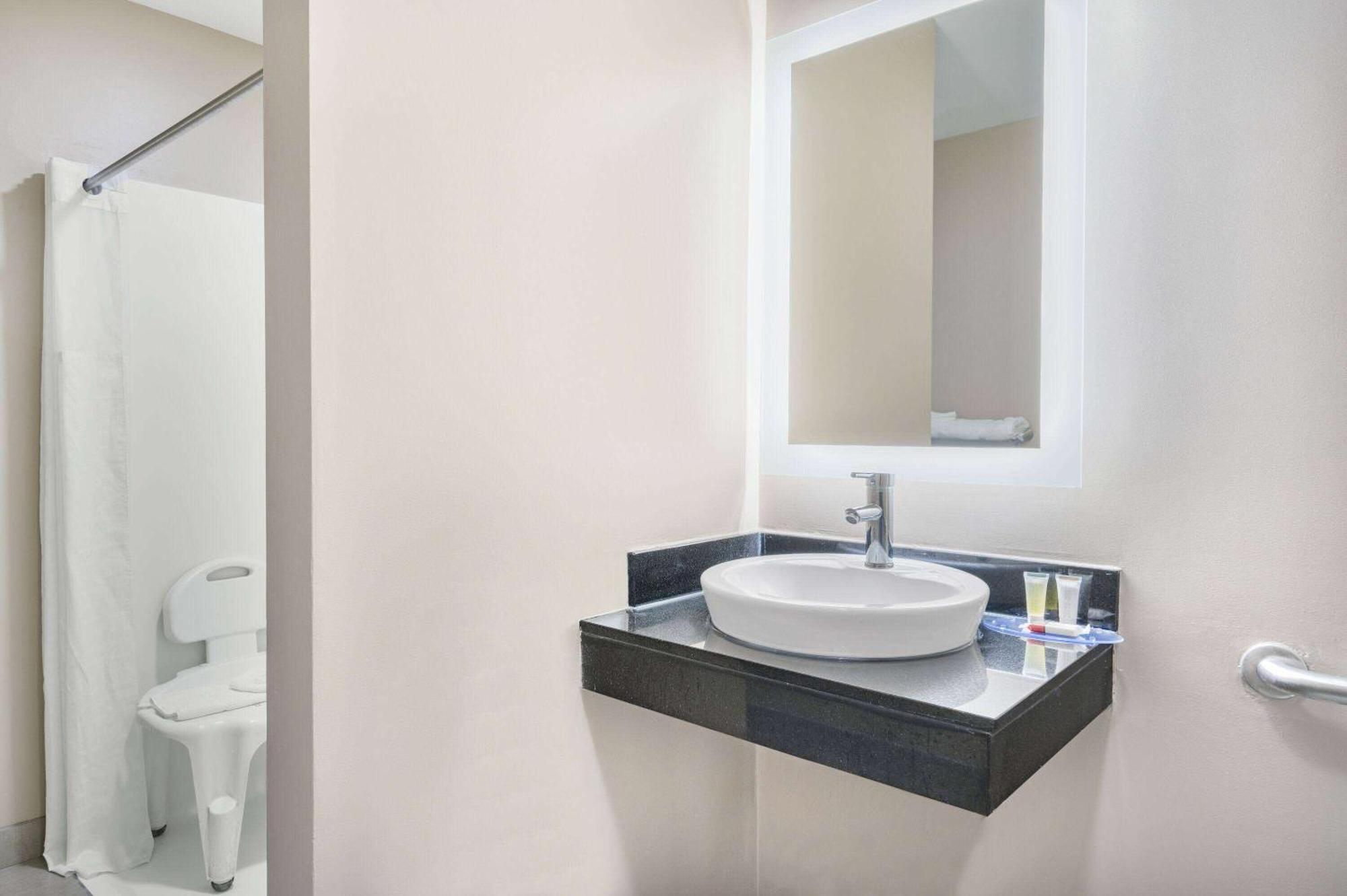 Super 8 By Wyndham Joliet Hotel Ngoại thất bức ảnh